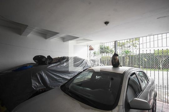 Garagem de casa à venda com 3 quartos, 154m² em Parque Pinheiros, Taboão da Serra