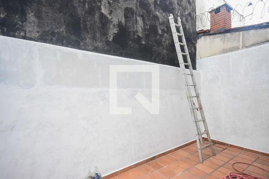 Quintal de casa à venda com 3 quartos, 154m² em Parque Pinheiros, Taboão da Serra