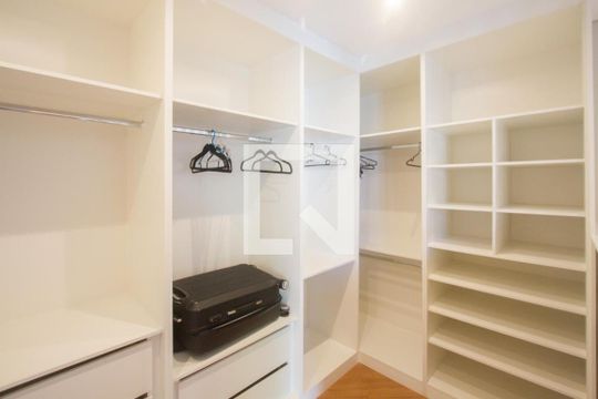 Closet de casa à venda com 5 quartos, 600m² em Jardim Novo Santo Amaro, São Paulo