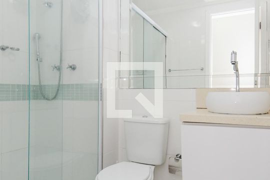 Banheiro de apartamento à venda com 2 quartos, 60m² em Picanço, Guarulhos