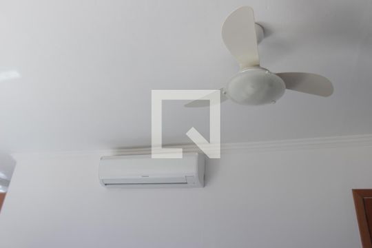 Sala de casa à venda com 3 quartos, 248m² em Jardim Sarah, São Paulo