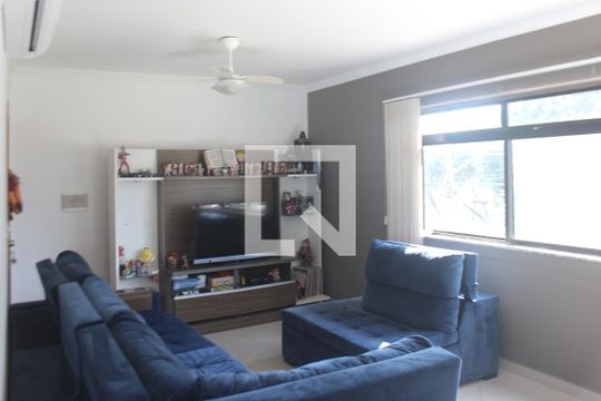 Sala de casa à venda com 3 quartos, 248m² em Jardim Sarah, São Paulo