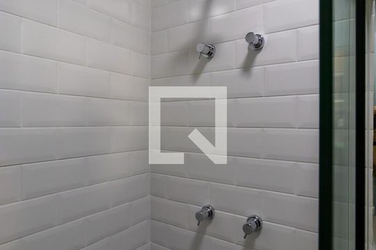 Banheiro de kitnet/studio à venda com 1 quarto, 24m² em Aclimação, São Paulo