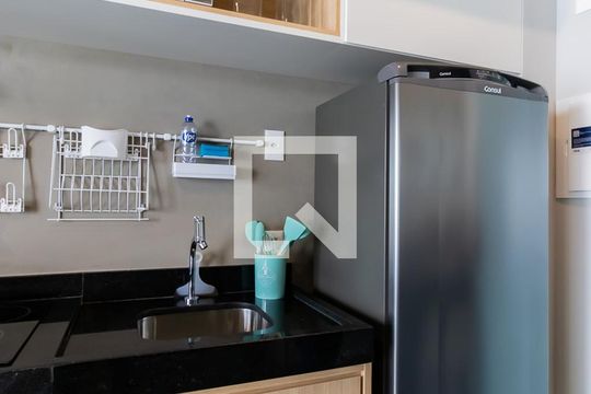 Cozinha de kitnet/studio à venda com 1 quarto, 24m² em Aclimação, São Paulo