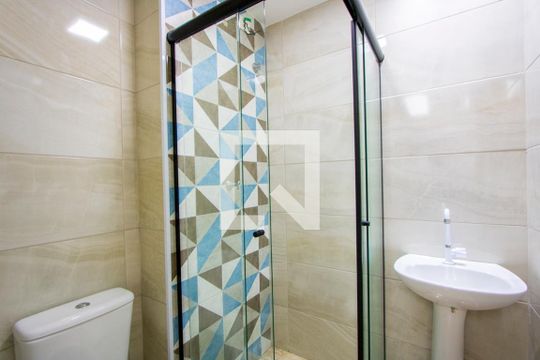 Banheiro  de apartamento para alugar com 2 quartos, 36m² em Parque São Vicente, Mauá