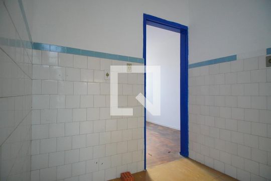 Cozinha  de apartamento à venda com 2 quartos, 51m² em Passo da Areia, Porto Alegre