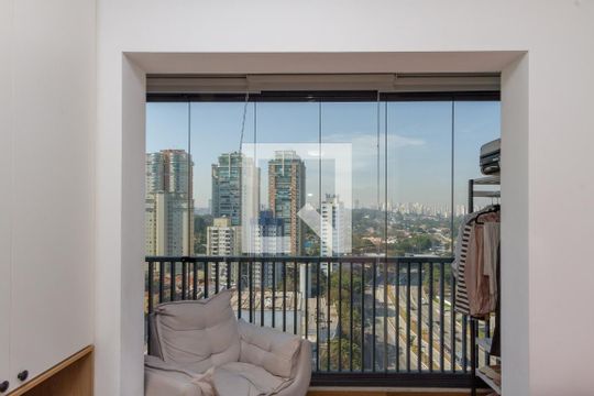 Varanda de kitnet/studio para alugar com 1 quarto, 22m² em Jardim das Acácias, São Paulo