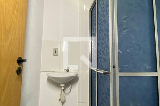 Banheiro de apartamento para alugar com 2 quartos, 50m² em São João Batista, São Leopoldo