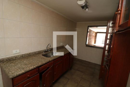 Cozinha Garagem de casa à venda com 3 quartos, 202m² em Jardim Piqueroby, São Paulo