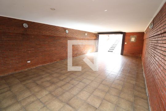 Garagem de casa à venda com 3 quartos, 202m² em Jardim Piqueroby, São Paulo