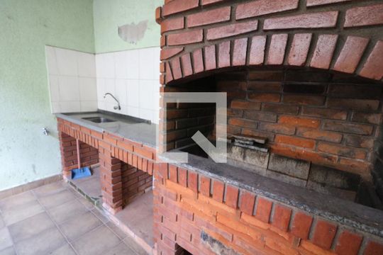Churrasqueira de casa à venda com 3 quartos, 202m² em Jardim Piqueroby, São Paulo