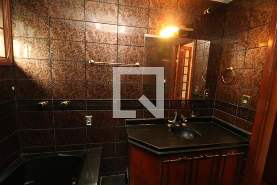 Banheiro da Suíte de casa à venda com 3 quartos, 202m² em Jardim Piqueroby, São Paulo