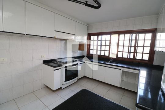 Cozinha de casa à venda com 3 quartos, 202m² em Jardim Piqueroby, São Paulo