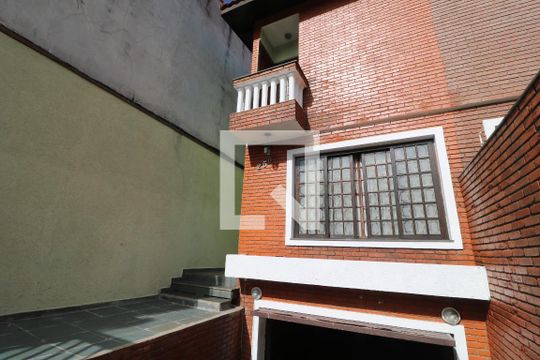 Fachada de casa à venda com 3 quartos, 202m² em Jardim Piqueroby, São Paulo