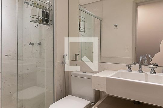 Banheiro Social de apartamento à venda com 2 quartos, 68m² em Vila Nova Conceição, São Paulo