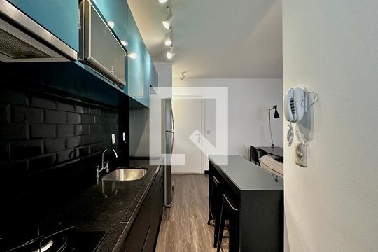 Cozinha de apartamento para alugar com 1 quarto, 42m² em Campo Belo, São Paulo