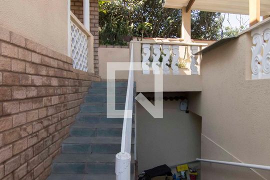 Entrada de casa à venda com 3 quartos, 250m² em Vila Amélia, São Paulo