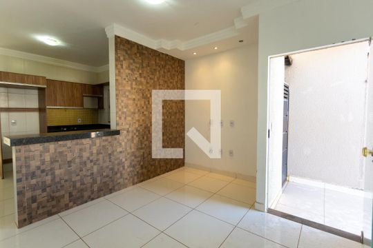 Casa de Condomínio para alugar com 2 quartos, 72m² em Setor Estrela Dalva, Goiânia