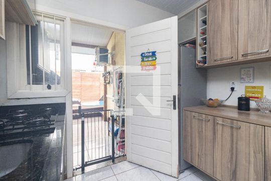 Cozinha de casa de condomínio à venda com 2 quartos, 65m² em Olaria, Canoas