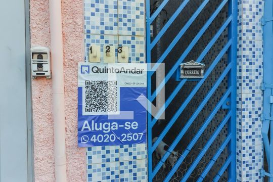 Fachada de casa para alugar com 1 quarto, 60m² em Jaguaré, São Paulo
