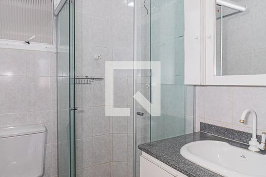 Banheiro de apartamento à venda com 3 quartos, 77m² em Vila Mazzei, São Paulo