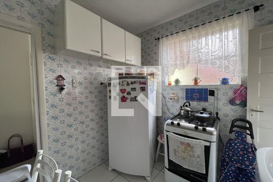 Cozinha de apartamento à venda com 1 quarto, 42m² em Cristal, Porto Alegre