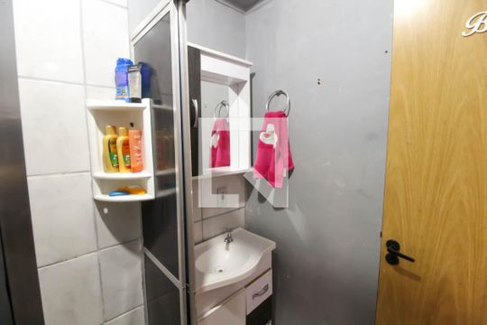 Banheiro de apartamento à venda com 2 quartos, 44m² em Olaria, Canoas