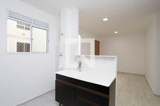 Cozinha de apartamento para alugar com 2 quartos, 40m² em Jardim Nova Cidade, Guarulhos