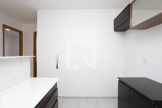 Cozinha de apartamento para alugar com 2 quartos, 40m² em Jardim Nova Cidade, Guarulhos