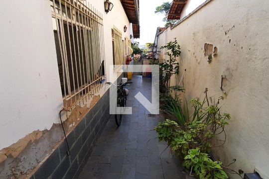 Casa à venda com 4 quartos, 292m² em Itapoã, Belo Horizonte
