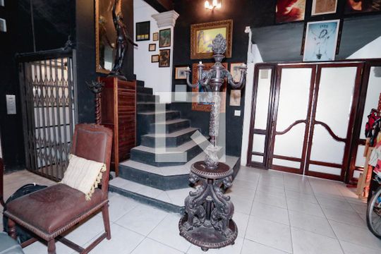 Hall Elevador de casa à venda com 7 quartos, 335m² em Vila Butantã, São Paulo