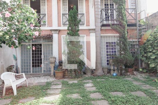 Garagem de casa à venda com 7 quartos, 335m² em Vila Butantã, São Paulo