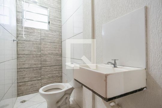 Banheiro de casa para alugar com 1 quarto, 50m² em Vila Pirituba, São Paulo