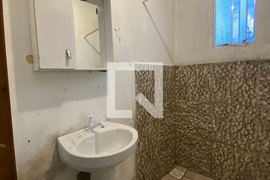 Banheiro de apartamento à venda com 1 quarto, 30m² em Feitoria, São Leopoldo