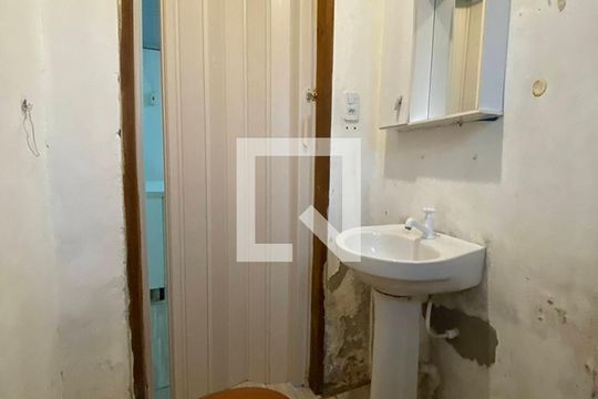 Banheiro de apartamento à venda com 1 quarto, 30m² em Feitoria, São Leopoldo