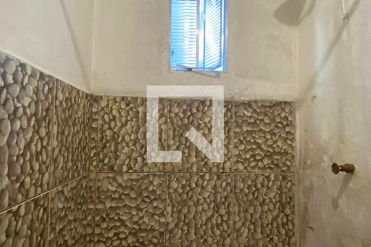 Banheiro de apartamento à venda com 1 quarto, 30m² em Feitoria, São Leopoldo