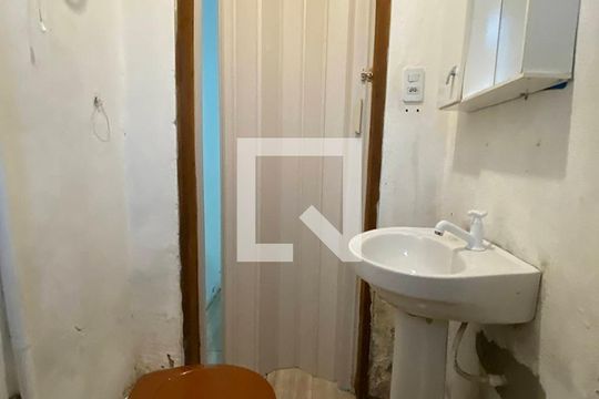 Banheiro de apartamento à venda com 1 quarto, 30m² em Feitoria, São Leopoldo