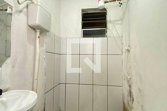 Banheiro de apartamento à venda com 1 quarto, 30m² em Feitoria, São Leopoldo