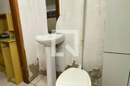 Banheiro de apartamento à venda com 1 quarto, 30m² em Feitoria, São Leopoldo