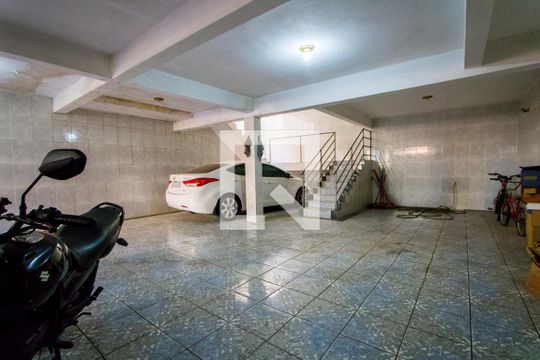 Garagem de casa à venda com 3 quartos, 5m² em Vila Eldizia, Santo André
