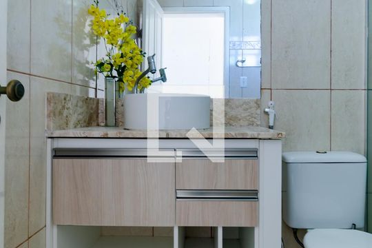Banheiro de apartamento para alugar com 3 quartos, 76m² em Engenho Velho de Brotas, Salvador