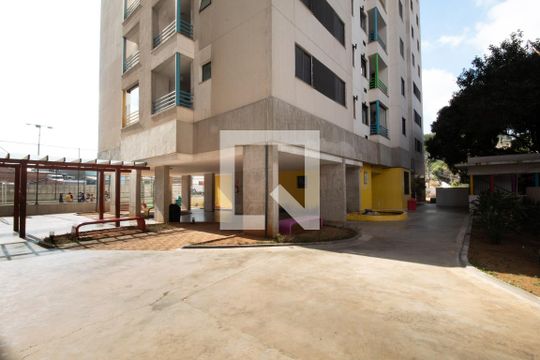 Fachada do bloco de apartamento à venda com 3 quartos, 60m² em Santa Maria, Osasco