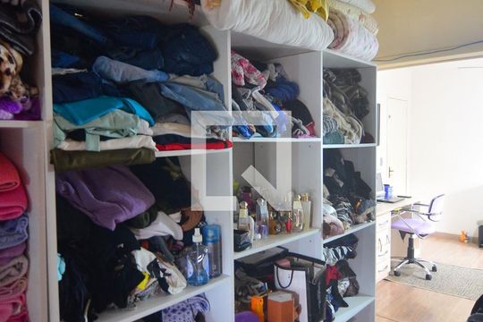 Closet de casa à venda com 4 quartos, 153m² em Harmonia, Canoas