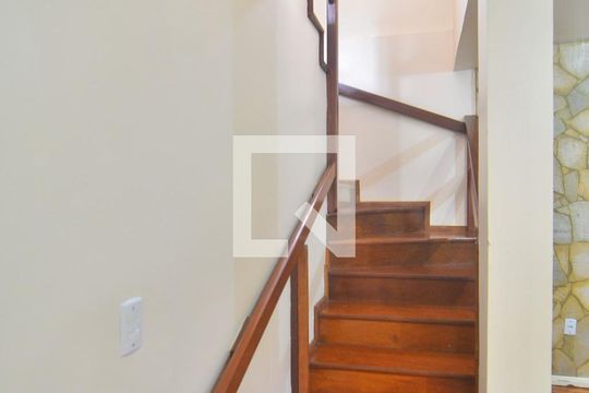 Sala de casa à venda com 4 quartos, 153m² em Harmonia, Canoas