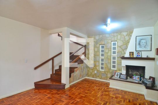Sala de casa à venda com 4 quartos, 153m² em Harmonia, Canoas