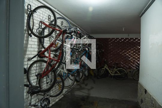 Área comum - Bicicletário de apartamento à venda com 3 quartos, 107m² em Laranjeiras, Rio de Janeiro