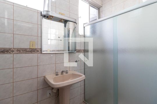Banheiro de casa à venda com 2 quartos, 70m² em Santa Teresinha, São Paulo