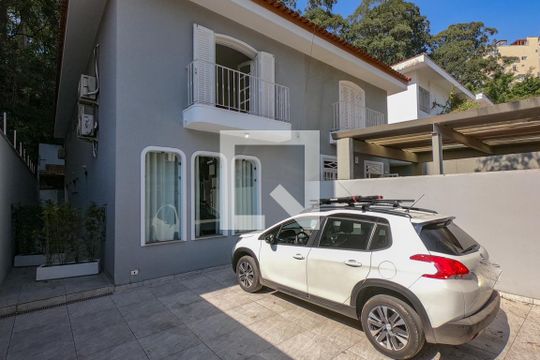Garagem de casa à venda com 3 quartos, 203m² em Vila Progredior, São Paulo