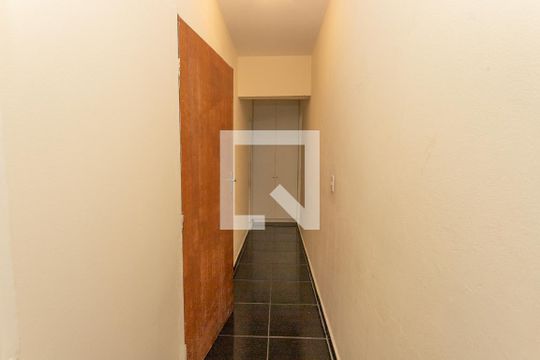 Corredor  de casa à venda com 4 quartos, 258m² em Vila Nogueira, Diadema