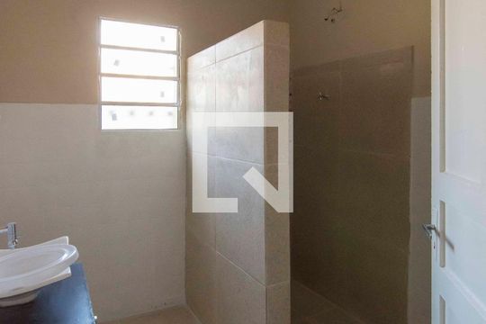 Banheiroa de casa para alugar com 2 quartos, 105m² em Sítio do Morro, São Paulo